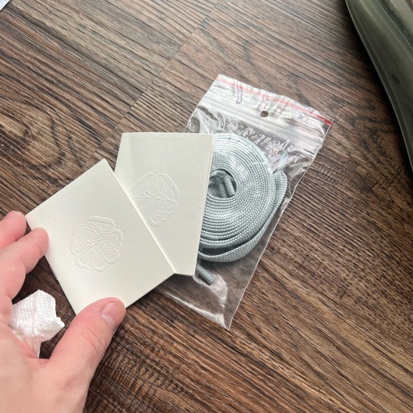 Alexander McQueen Oversized Iridescent sneakers EU 41 - Picture 9 of 9